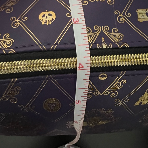 DISNEY VILLAINS NWT PURPLE & GOLD LARGE STUNNING MAKEUP CASE - Picture 9 of 14